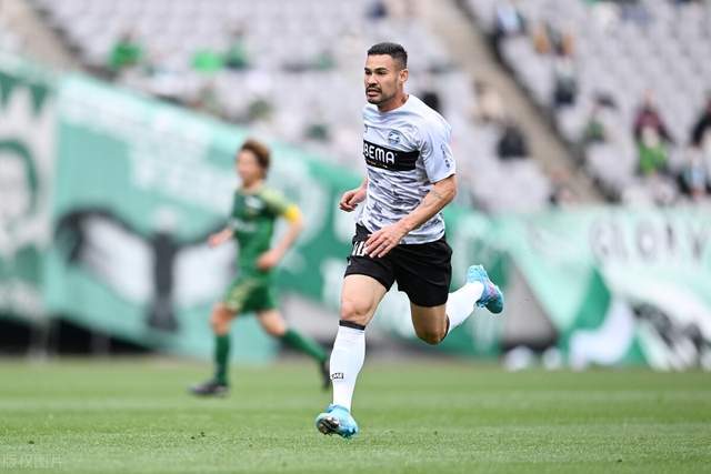 李荣培三年常规合同续约天津 升任球队副队长